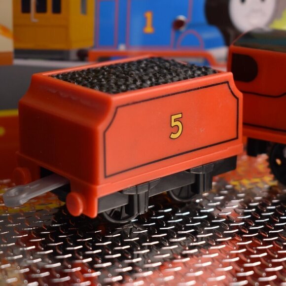 James Trackmaster Motorized Train Engine Thomas & Friends Mattel Gullane 2014 - Picture 9 of 13